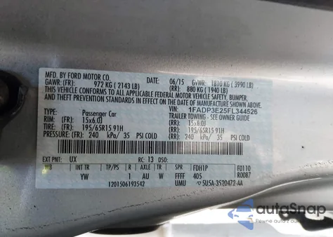 2015 Ford Focus S z USA, uszkodzony, nr VIN 1FADP3E25FL344526